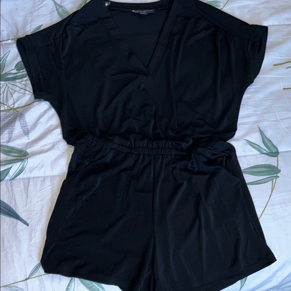Simply Styled Elegant Black V-Neck Outfit